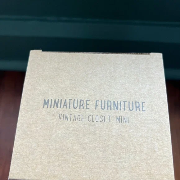 Maileg Mini Vintage Closet - Picture 2 of 7